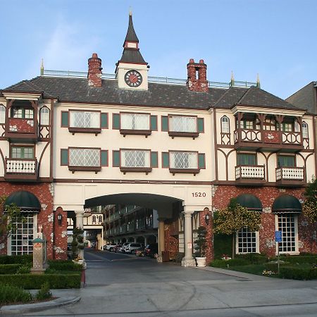 Anaheim Camelot Inn & Suites Zewnętrze zdjęcie
