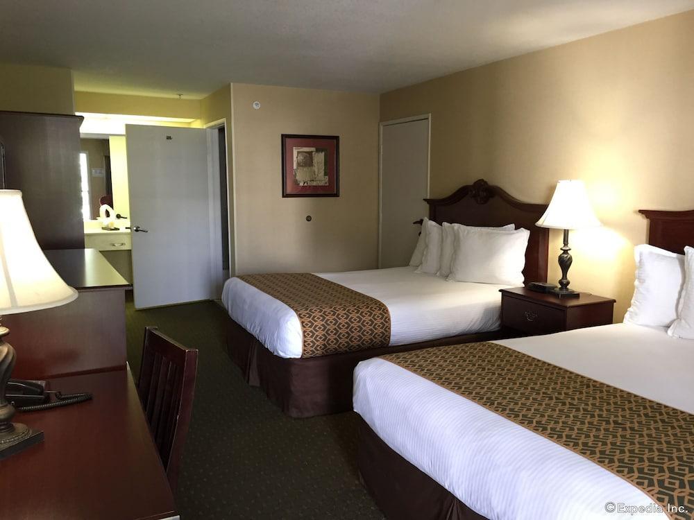 Anaheim Camelot Inn & Suites Zewnętrze zdjęcie