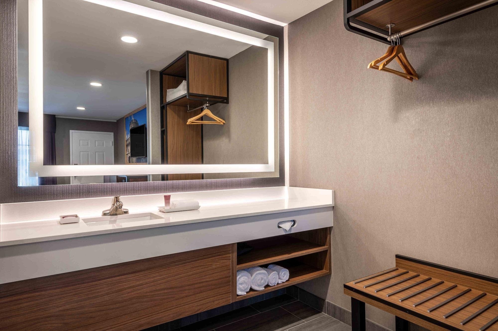 Anaheim Camelot Inn & Suites Zewnętrze zdjęcie