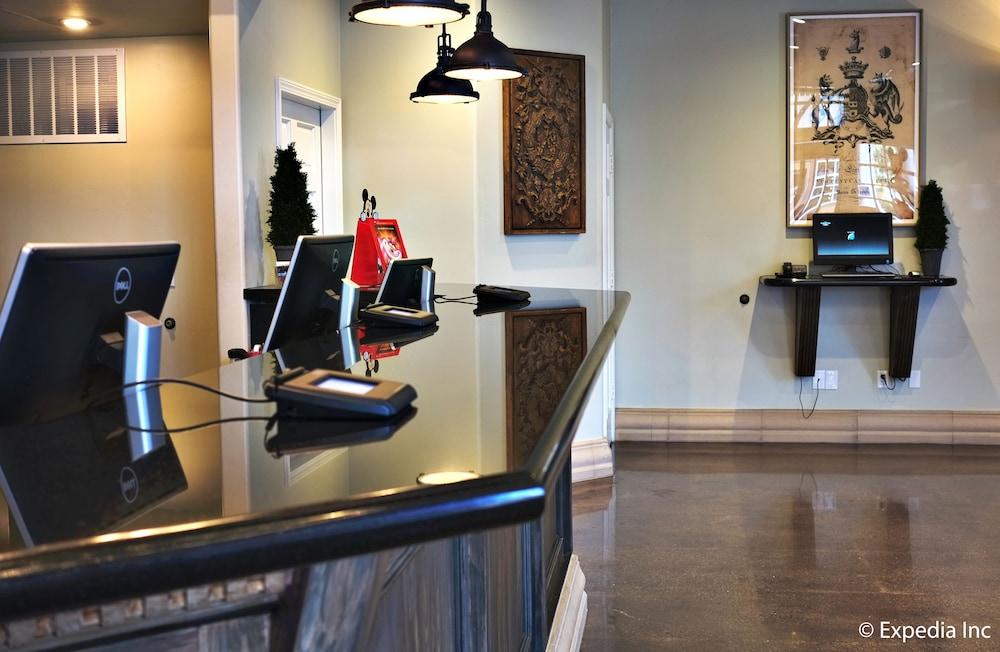 Anaheim Camelot Inn & Suites Zewnętrze zdjęcie