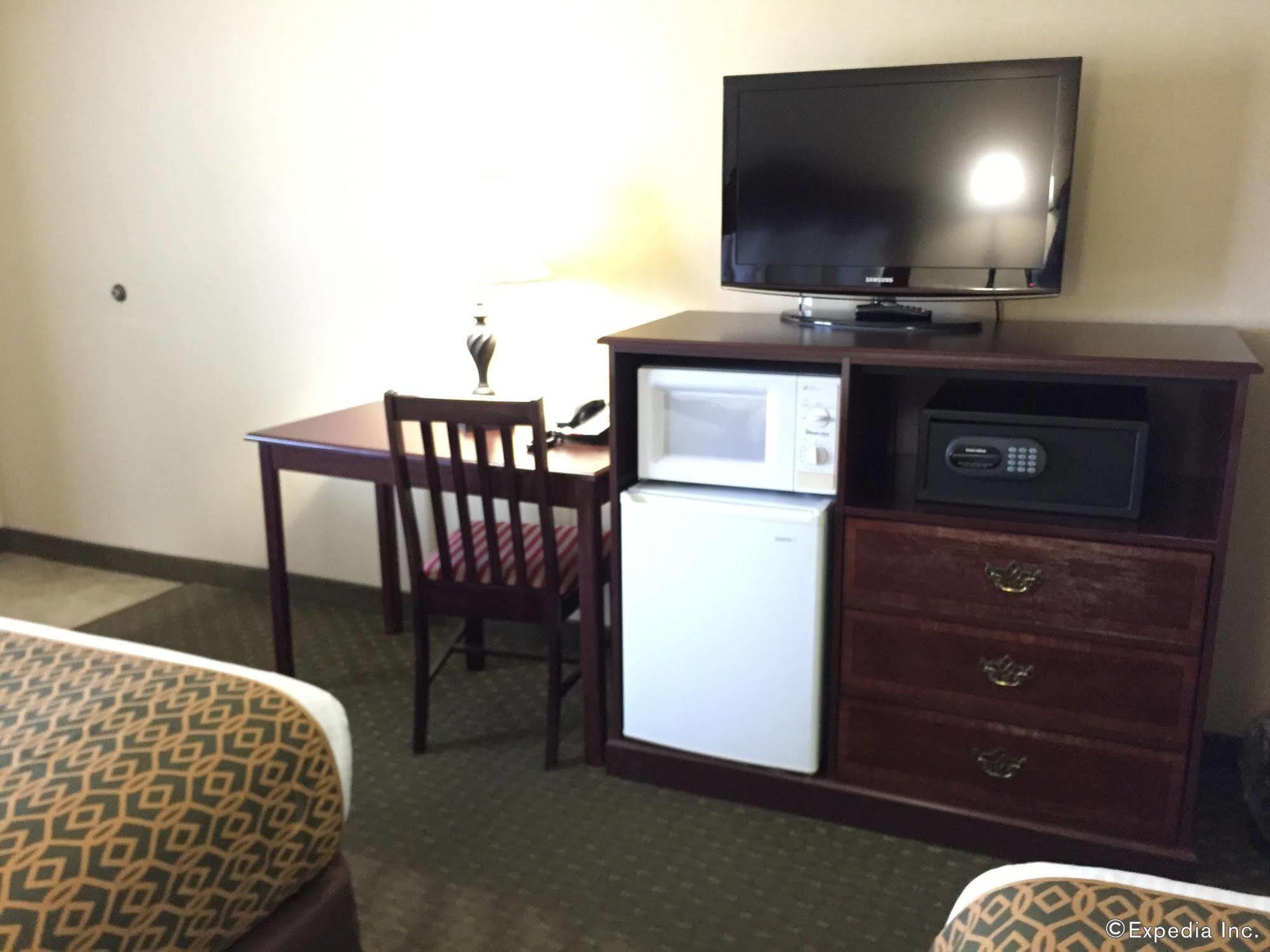 Anaheim Camelot Inn & Suites Zewnętrze zdjęcie