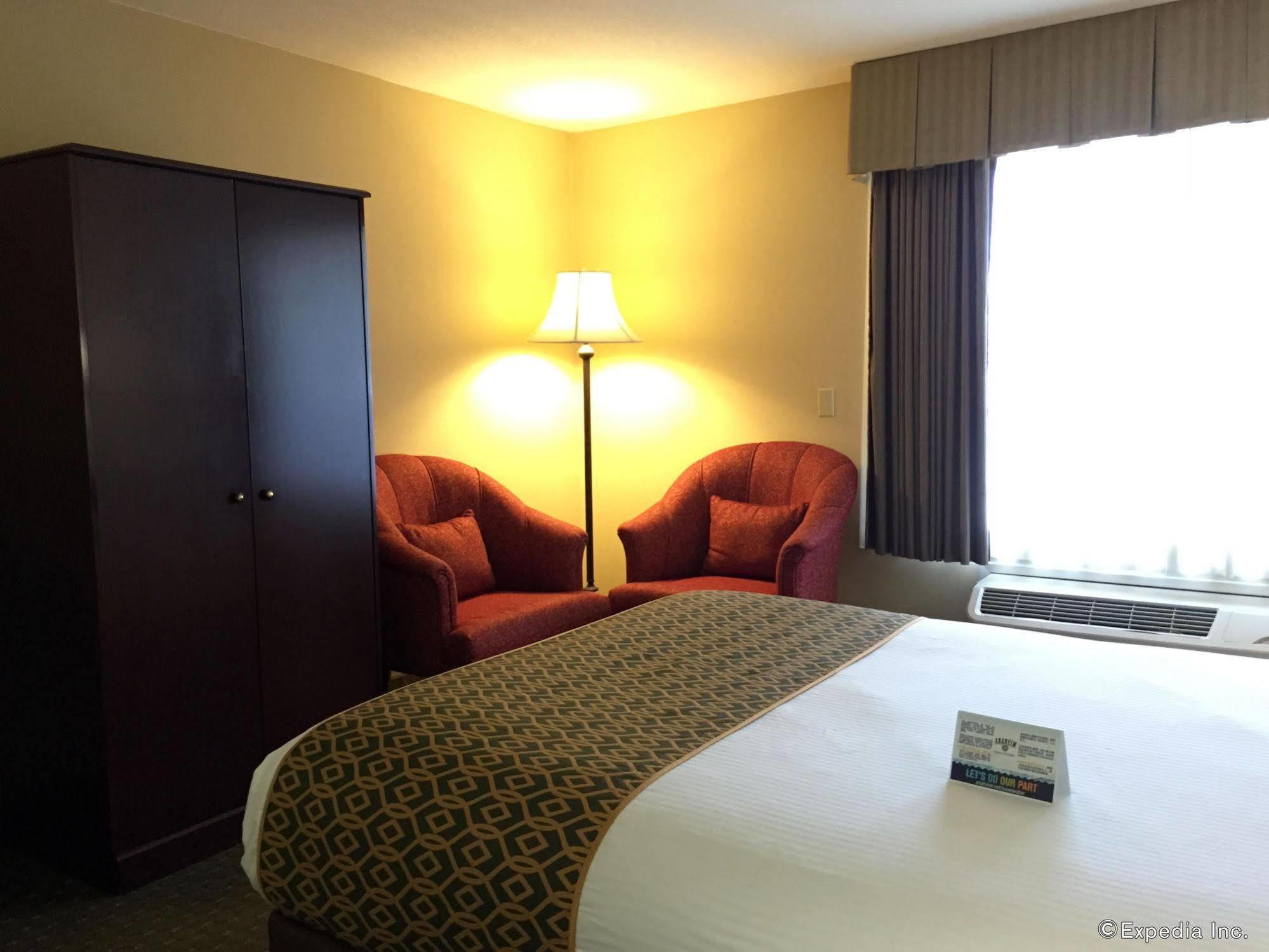 Anaheim Camelot Inn & Suites Zewnętrze zdjęcie