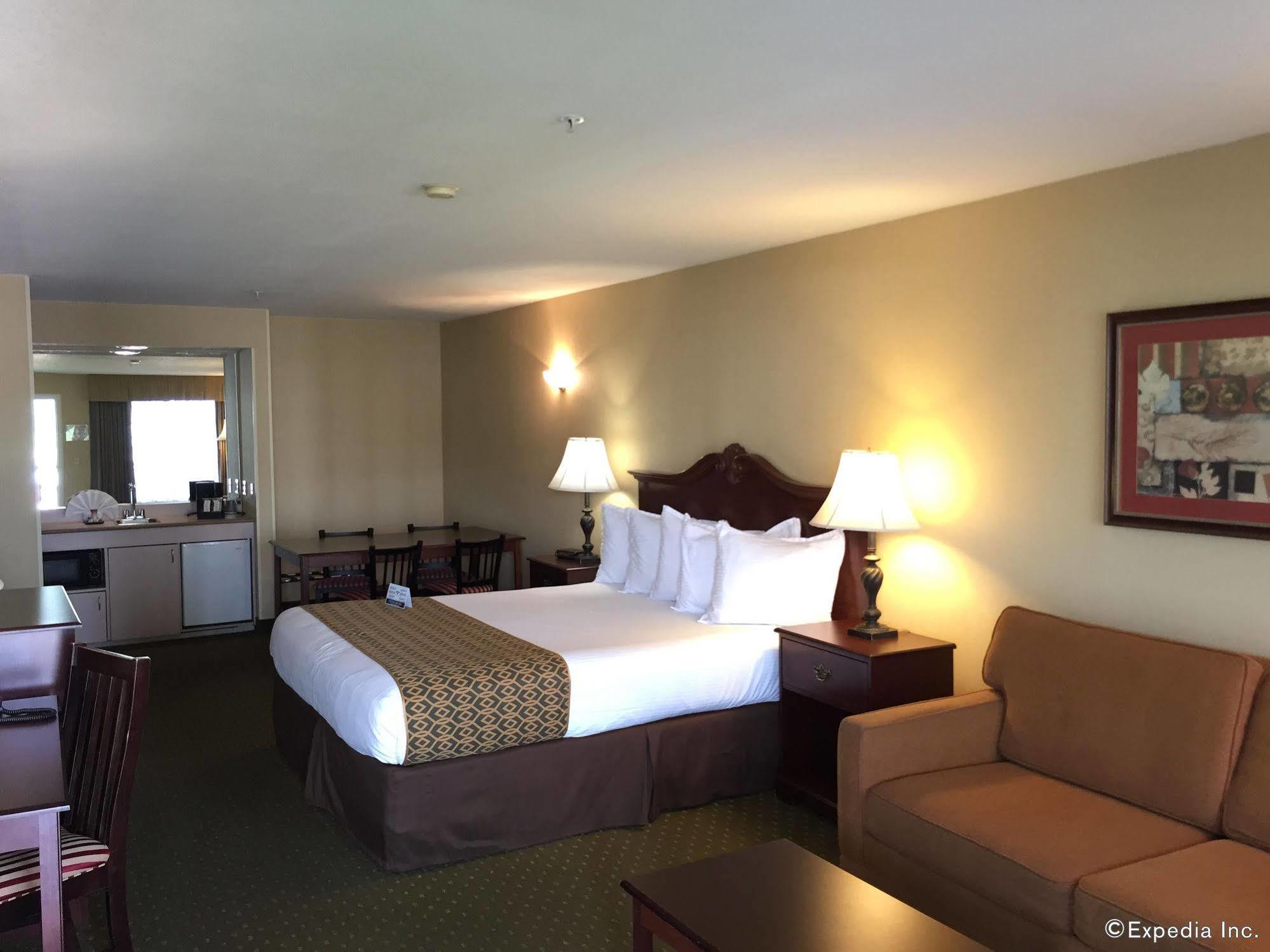 Anaheim Camelot Inn & Suites Zewnętrze zdjęcie