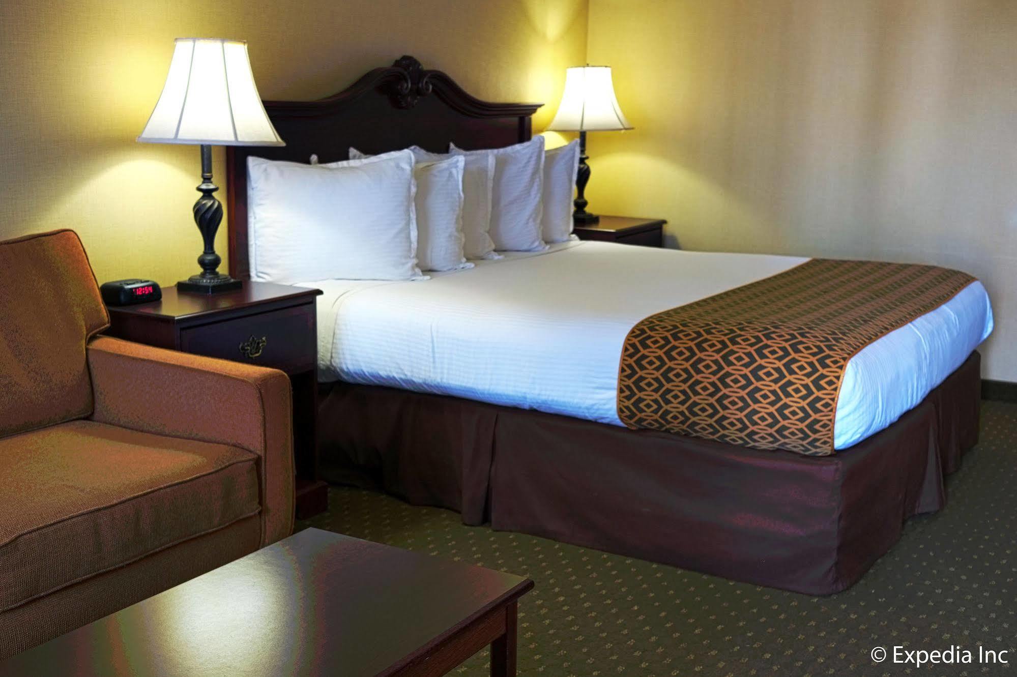 Anaheim Camelot Inn & Suites Zewnętrze zdjęcie