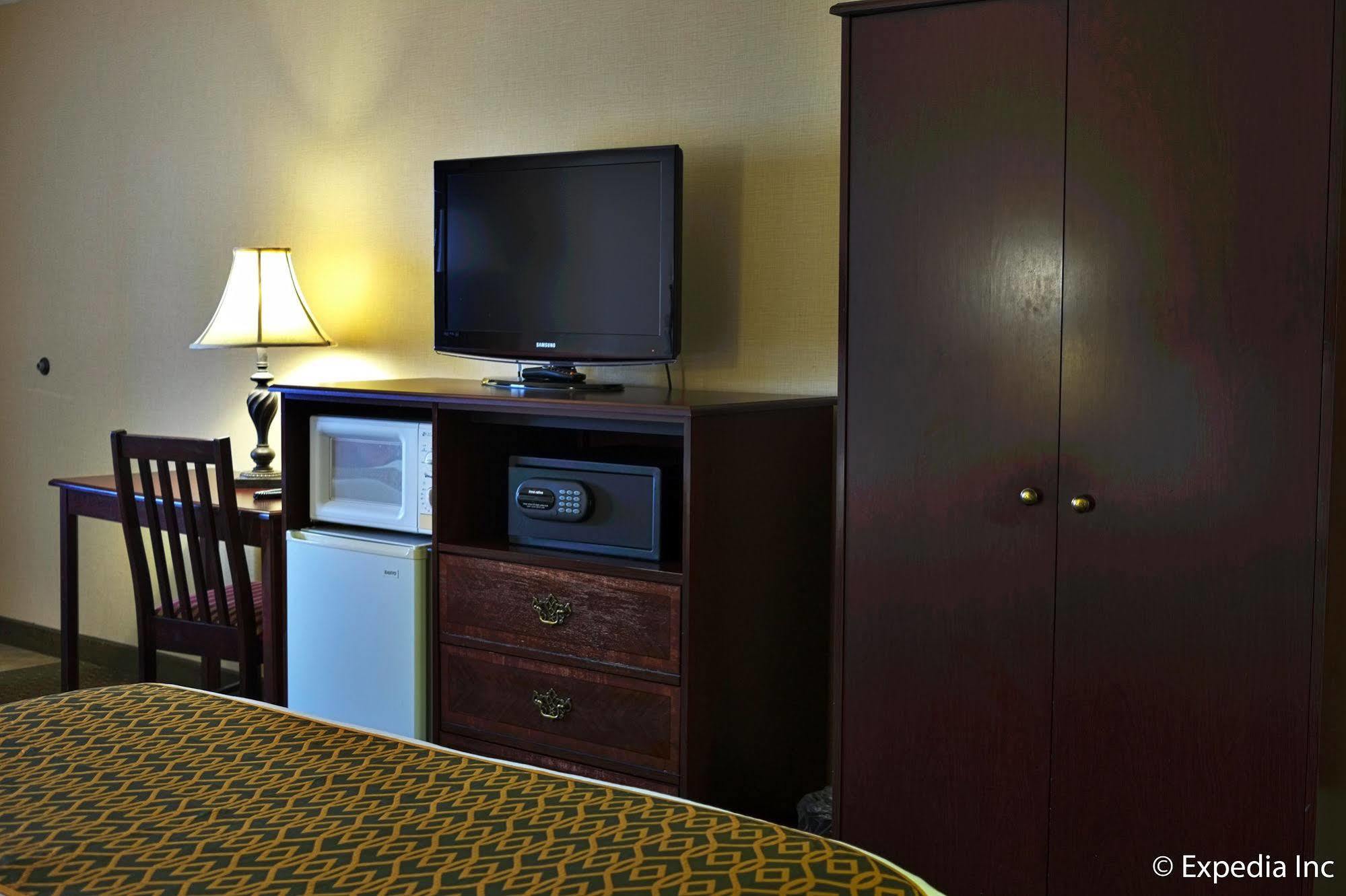 Anaheim Camelot Inn & Suites Zewnętrze zdjęcie
