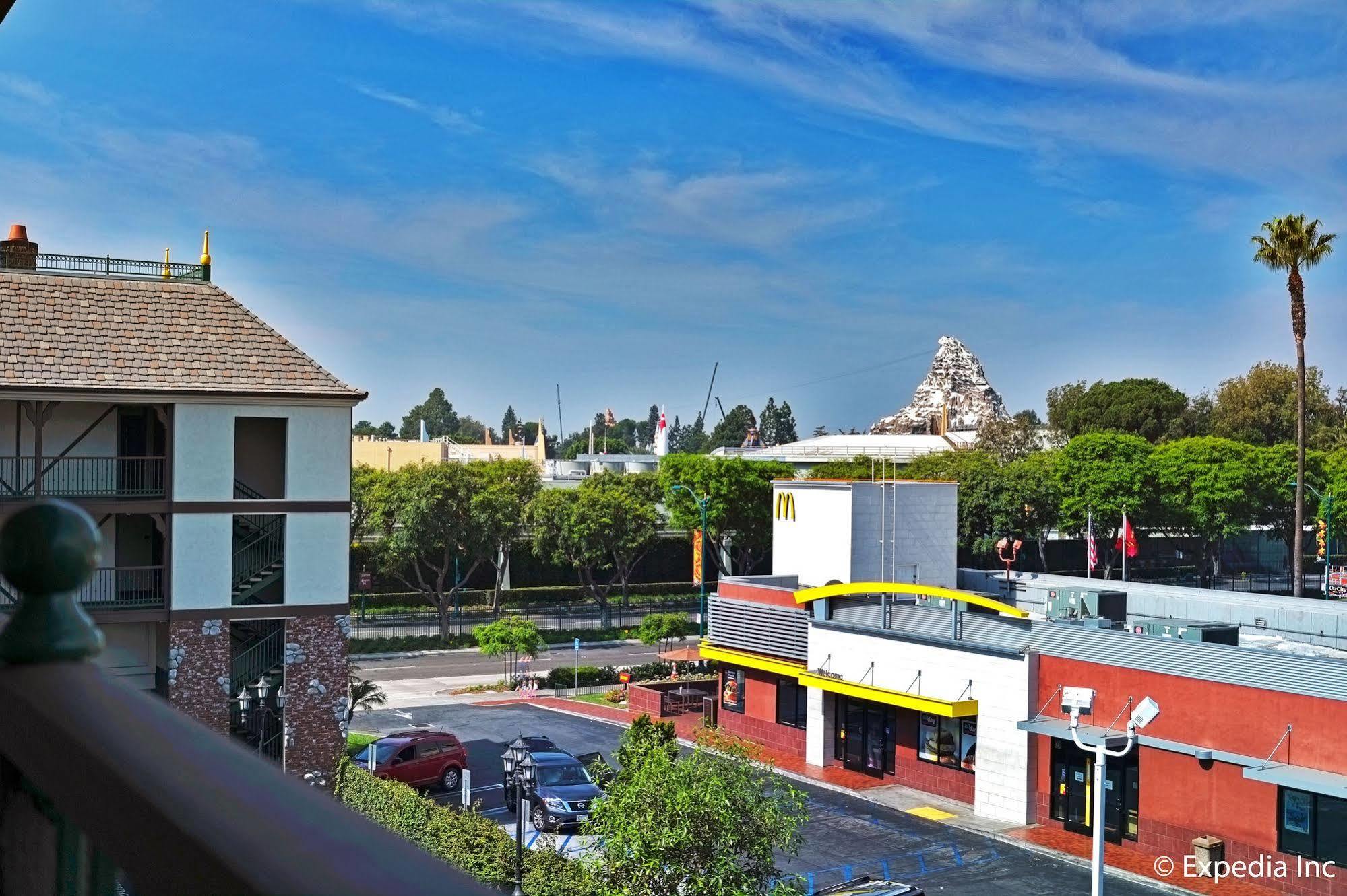 Anaheim Camelot Inn & Suites Zewnętrze zdjęcie