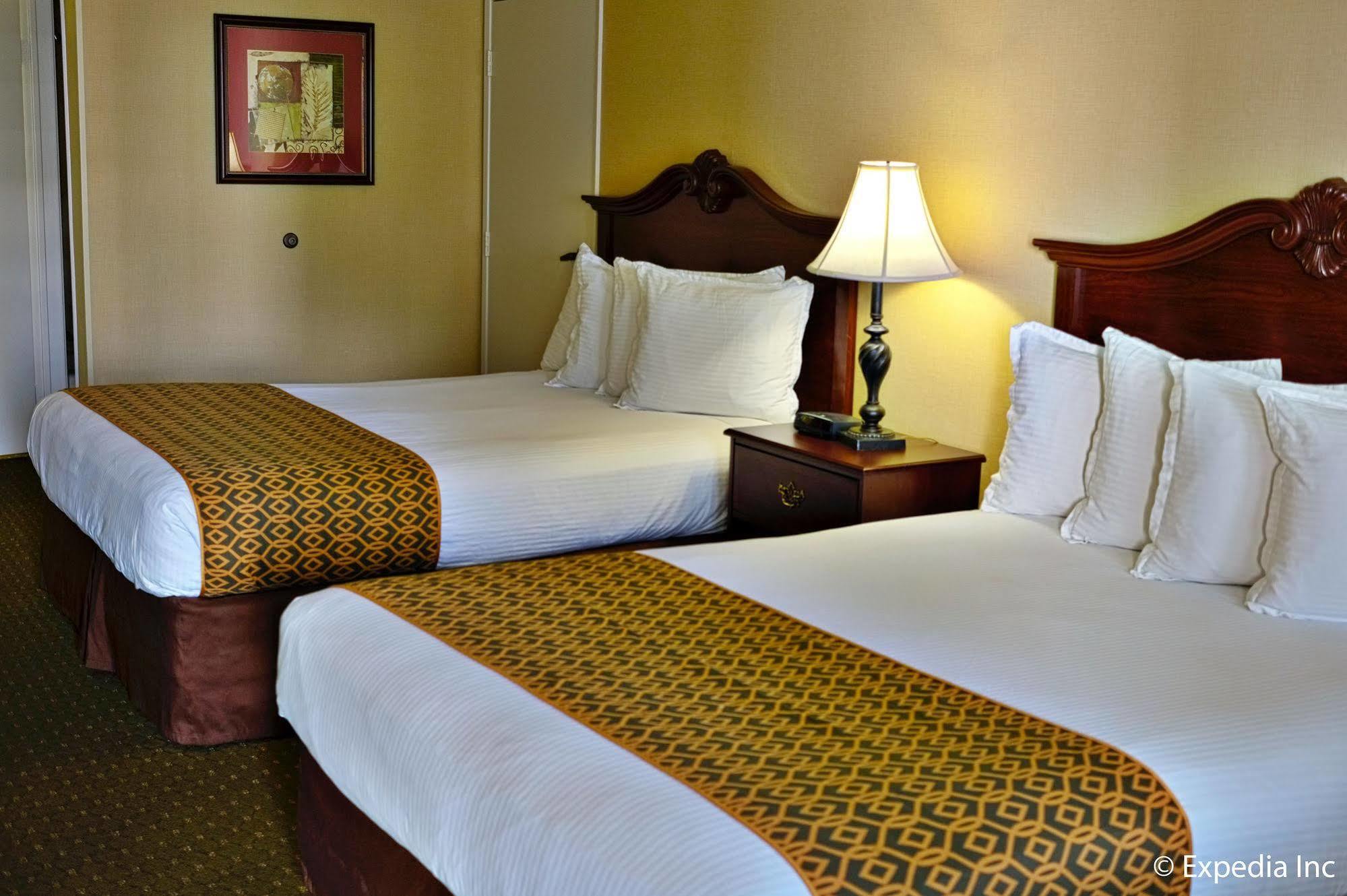 Anaheim Camelot Inn & Suites Zewnętrze zdjęcie