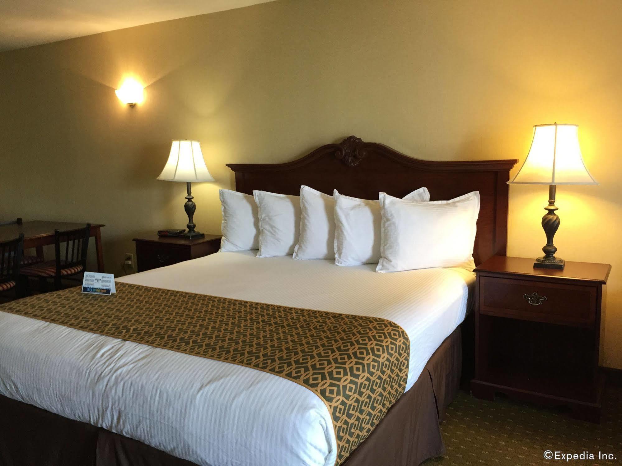 Anaheim Camelot Inn & Suites Zewnętrze zdjęcie