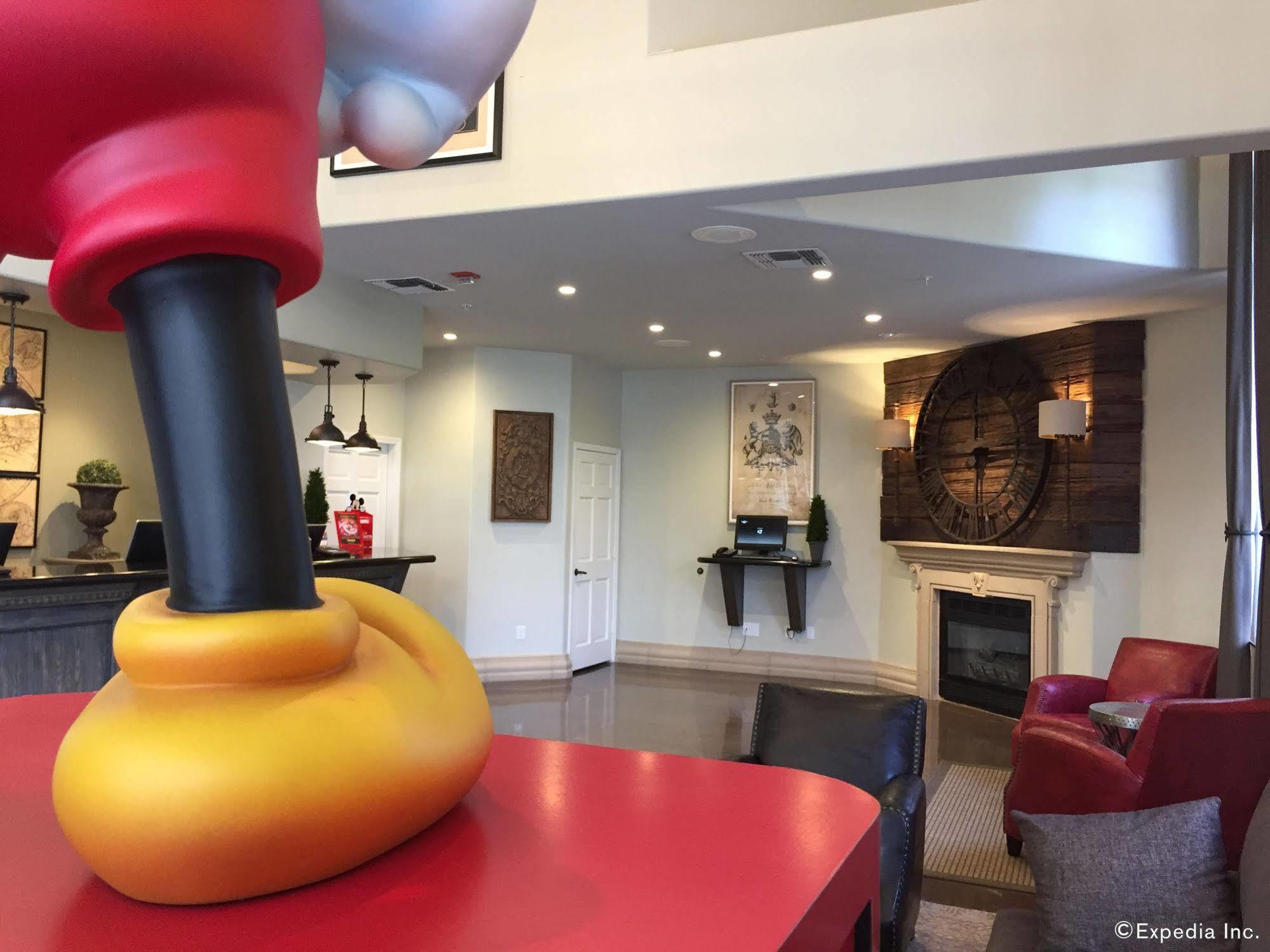 Anaheim Camelot Inn & Suites Zewnętrze zdjęcie
