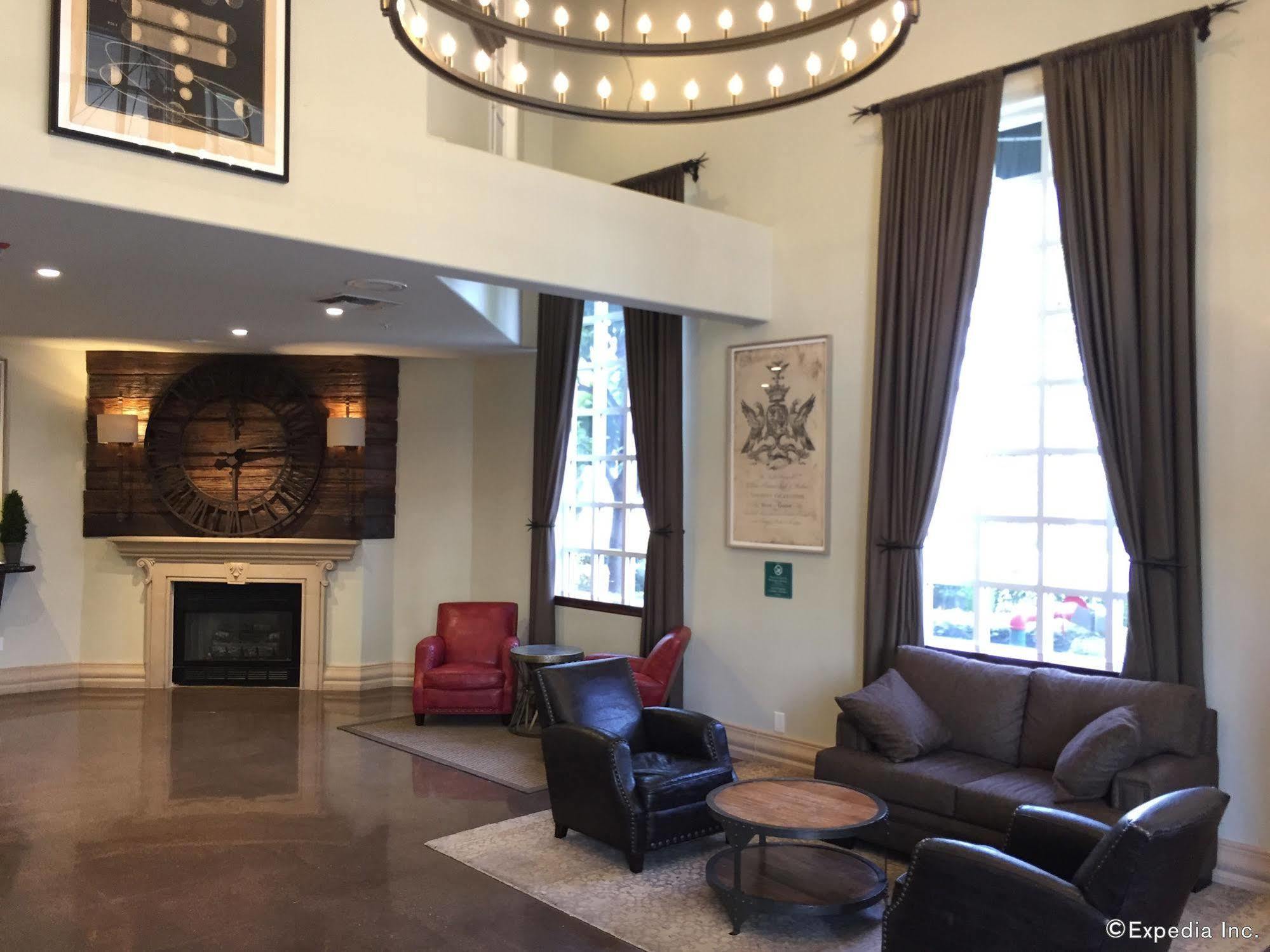 Anaheim Camelot Inn & Suites Zewnętrze zdjęcie