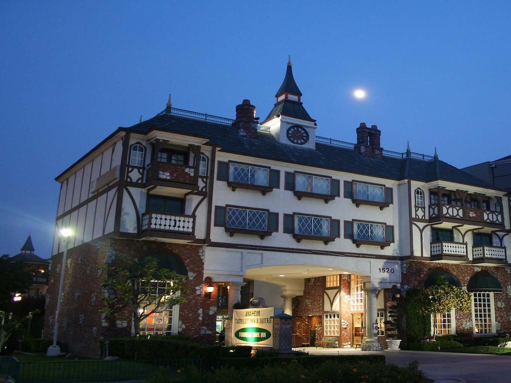 Anaheim Camelot Inn & Suites Zewnętrze zdjęcie