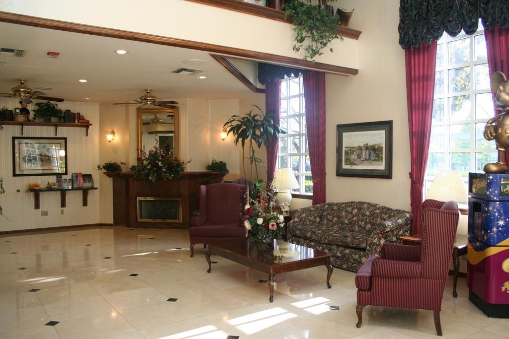Anaheim Camelot Inn & Suites Zewnętrze zdjęcie