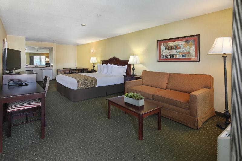 Anaheim Camelot Inn & Suites Zewnętrze zdjęcie